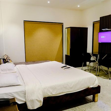 Sanidhya Beach Resort Alibág Kültér fotó