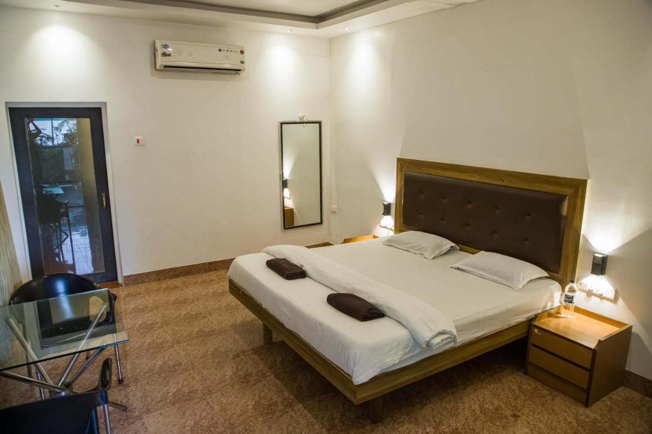 Sanidhya Beach Resort Alibág Kültér fotó