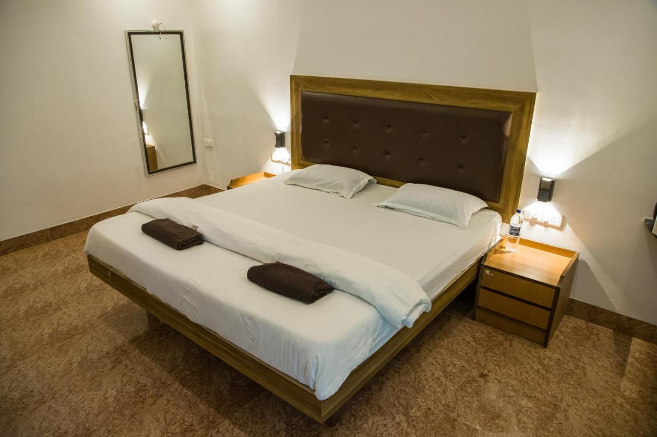Sanidhya Beach Resort Alibág Kültér fotó