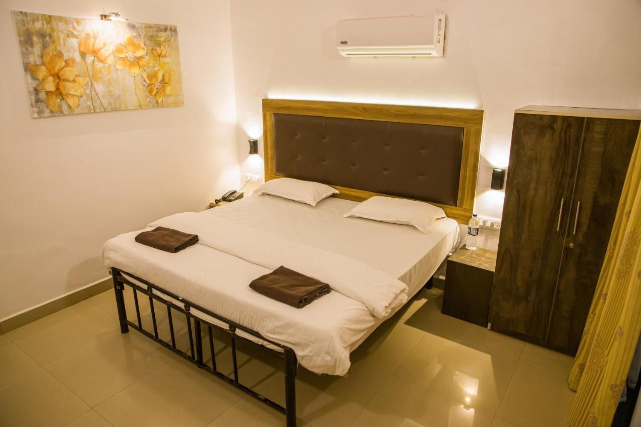 Sanidhya Beach Resort Alibág Kültér fotó