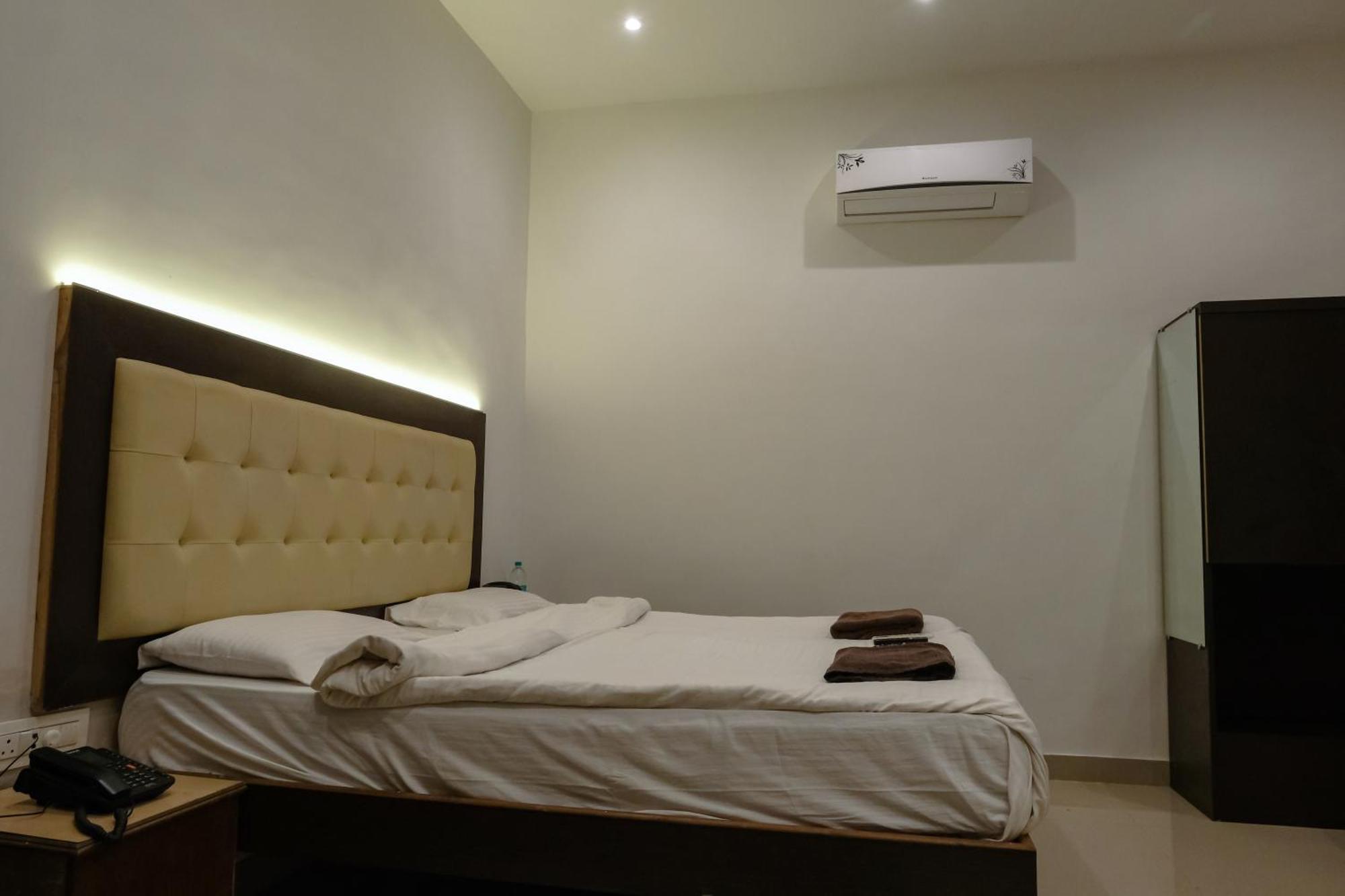 Sanidhya Beach Resort Alibág Kültér fotó