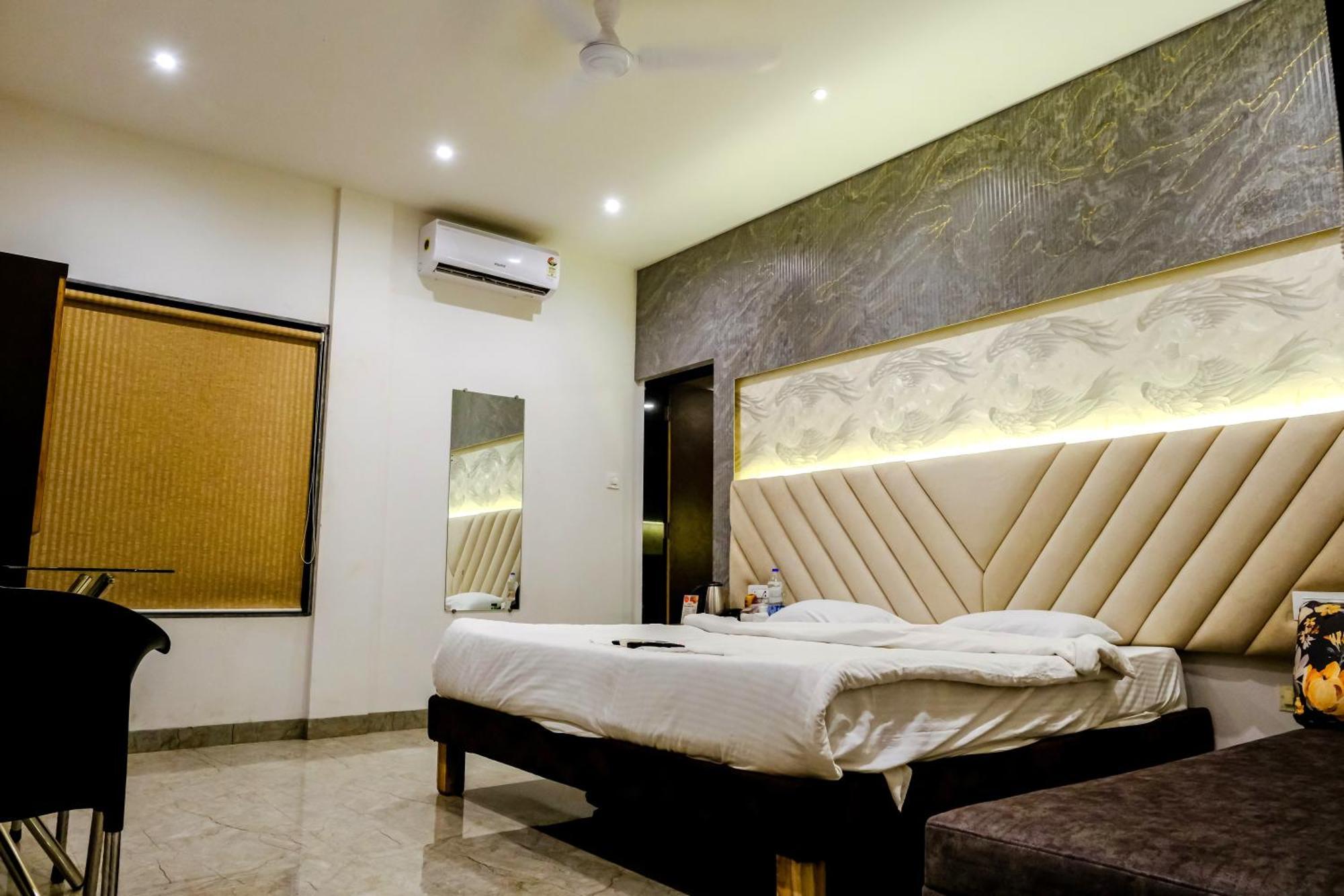 Sanidhya Beach Resort Alibág Kültér fotó